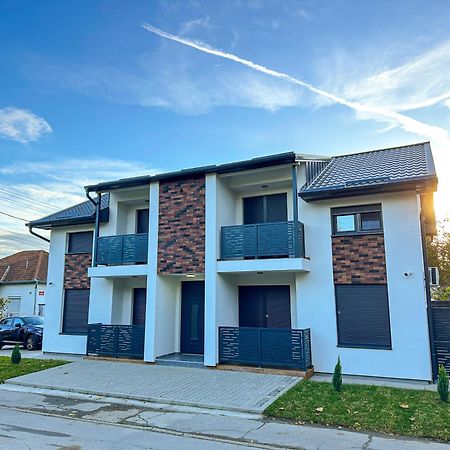 Kiko Apartmani Lux Becicherecul Mare Exterior foto