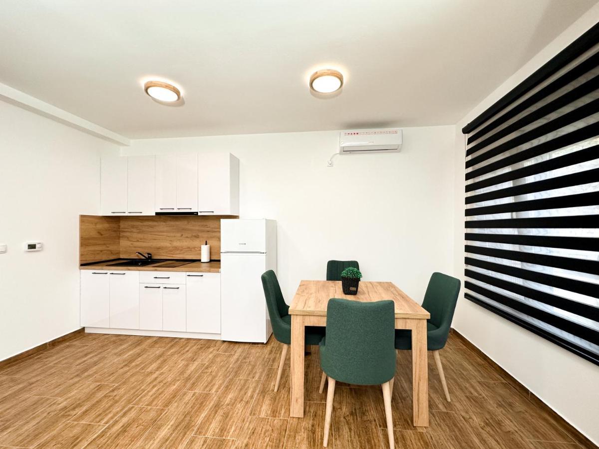 Kiko Apartmani Lux Becicherecul Mare Exterior foto