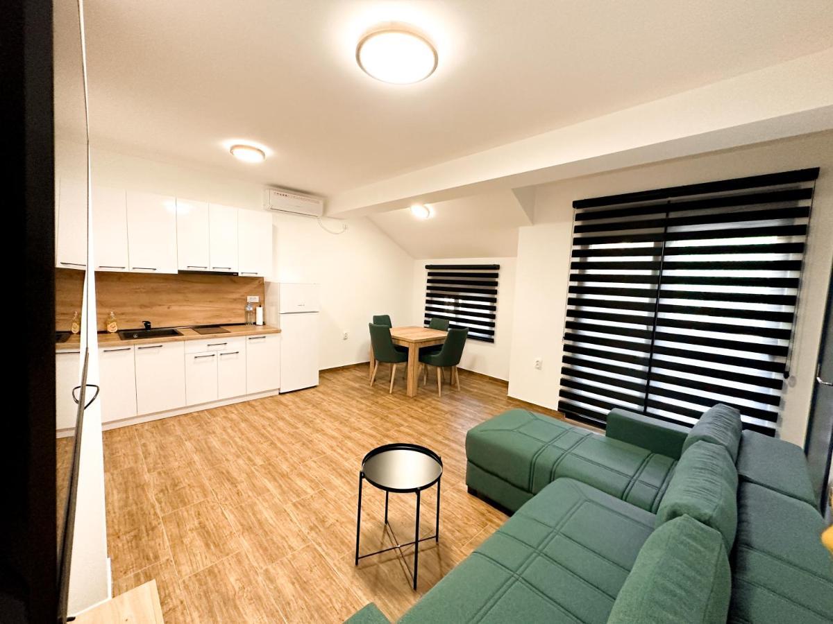 Kiko Apartmani Lux Becicherecul Mare Exterior foto
