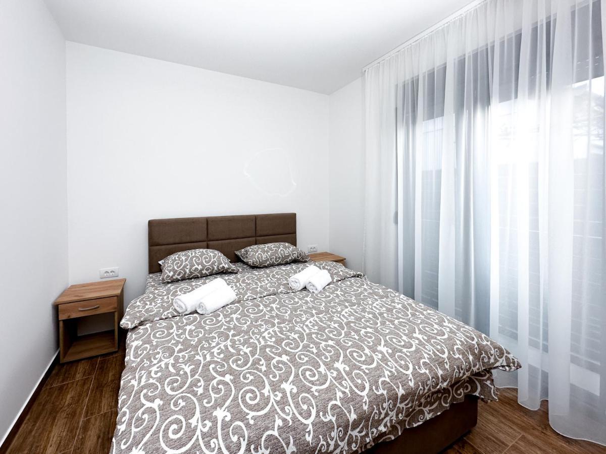 Kiko Apartmani Lux Becicherecul Mare Exterior foto