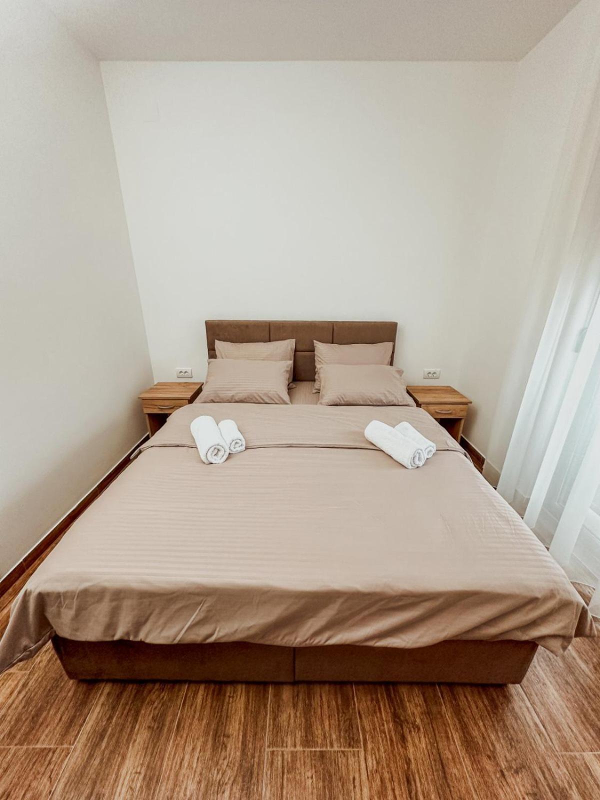 Kiko Apartmani Lux Becicherecul Mare Exterior foto